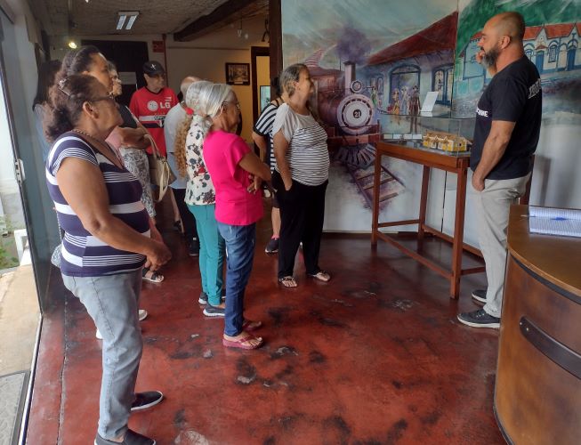 api-modulos/fotos/img/galeria_cat_culturais_536/536/13515/VISTA GUIADA POR GUSTAVO, CRÁS AUGUSTO DE OLIVEIRA DUARTE, RESPONSÁVEL LUCILENE, 26.11.2025 (7).jpg